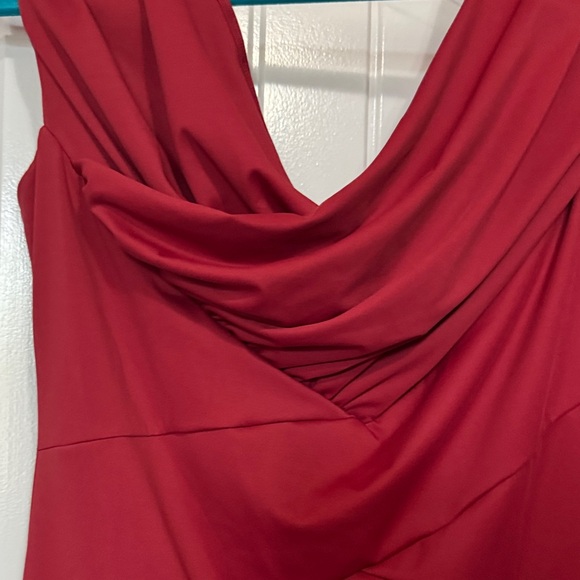 Elegant Red Midi Dress - Picture 2 of 6